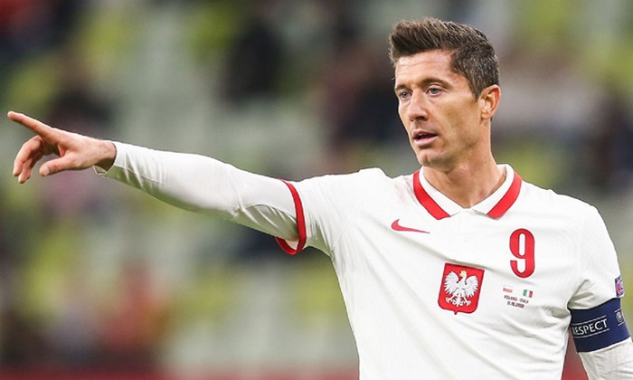 Center striker Robert Lewandowski